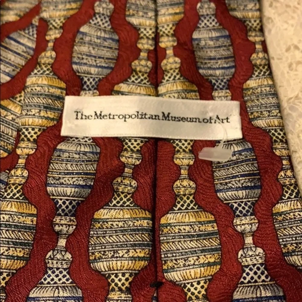 Metropolitan Museum Tie With Tags